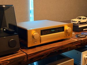 Accuphase C-2420 - Preamplificador