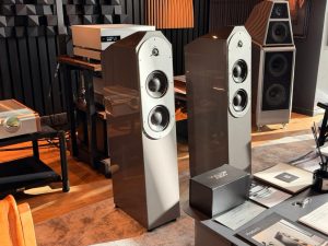 EgglestonWorks Fontaine Signature Special Edition - Parlantes Floorstanding