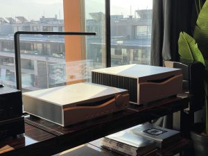 Audia Flight FLS1 / FLS4 - Combo Preamplificador + Amplificador Stereo