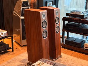 Marten Oscar Trio Walnut Matte - Parlantes Columna