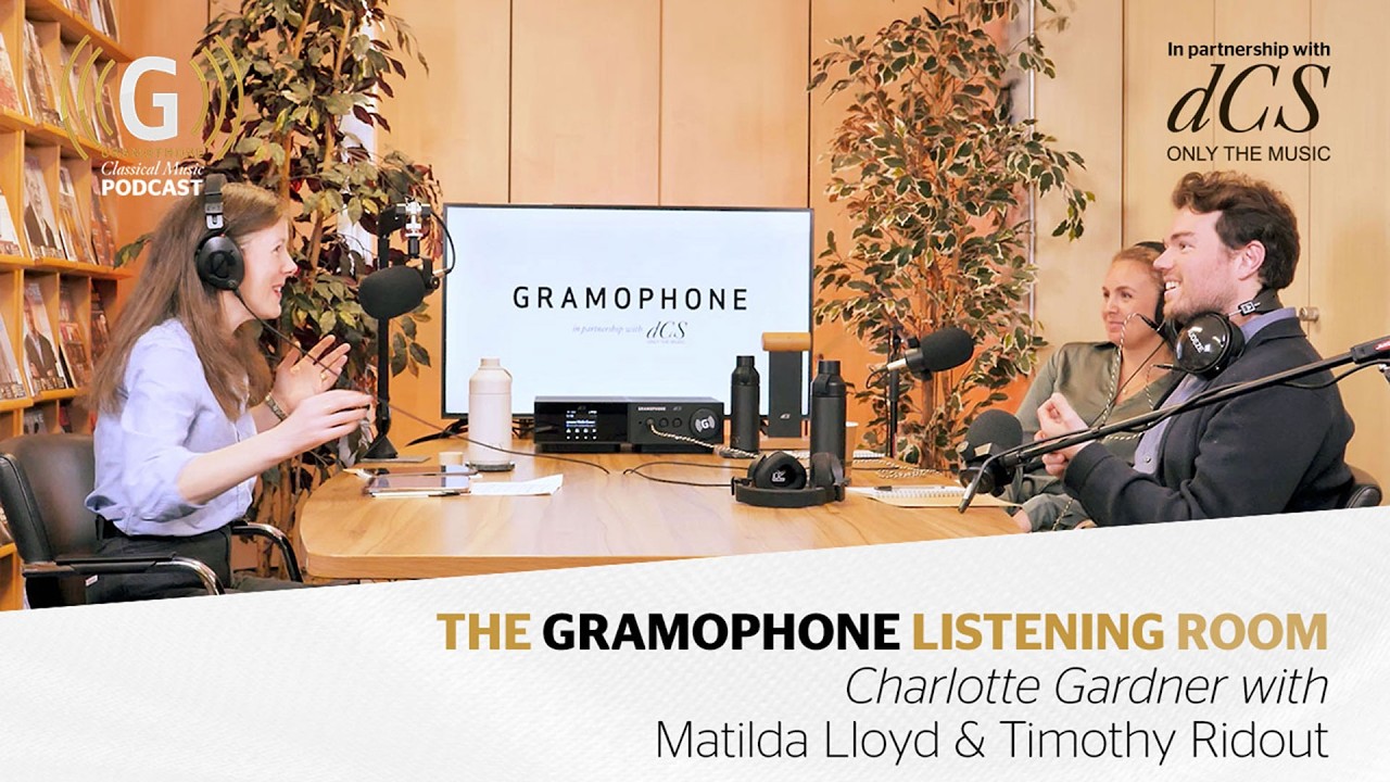 Matilda Lloyd y Timothy Ridout durante The Gramophone Listening Room de dCS, una sesión dedicada a la música clásica y la escucha en alta fidelidad.