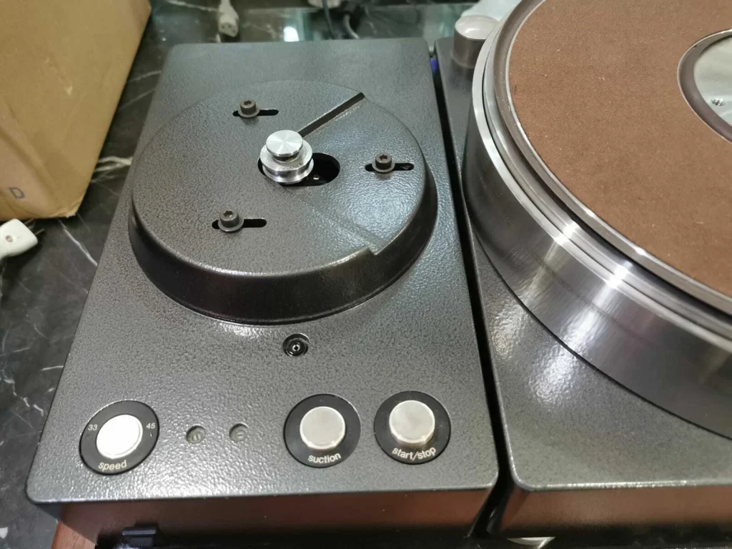 TechDAS Air Force, las tornamesas de referencia desarrolladas por Hideaki Nishikawa, llegan a Audio Reference Chile. Micro Seiki