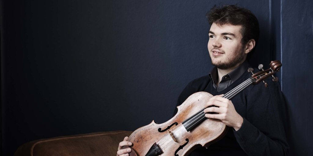 Timothy Ridout, violista británico y ganador de múltiples premios Gramophone, invitado en The Gramophone Listening Room.